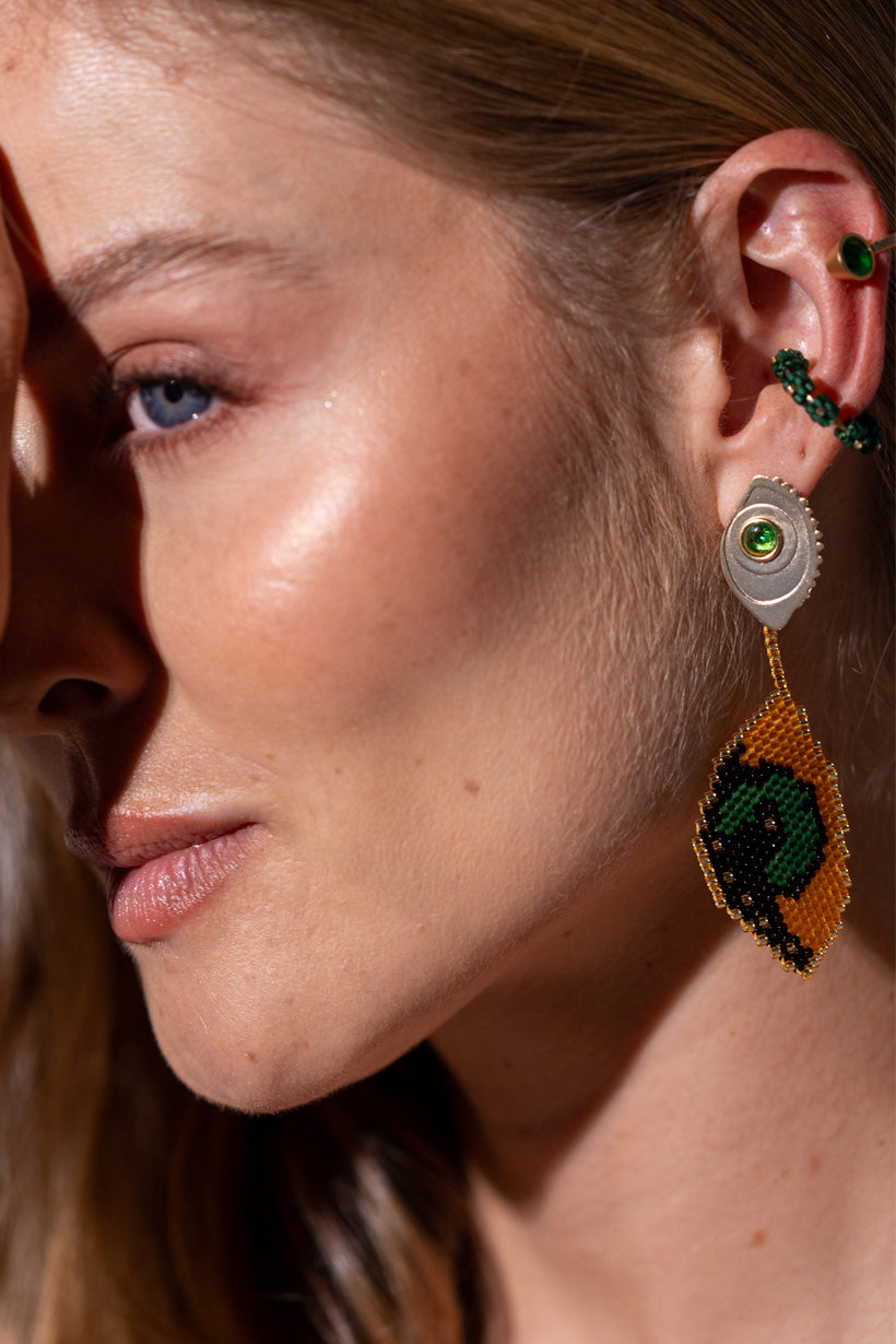 Aretes Ojo Guacamaya — Mira el mundo con el ojo del ave más libre