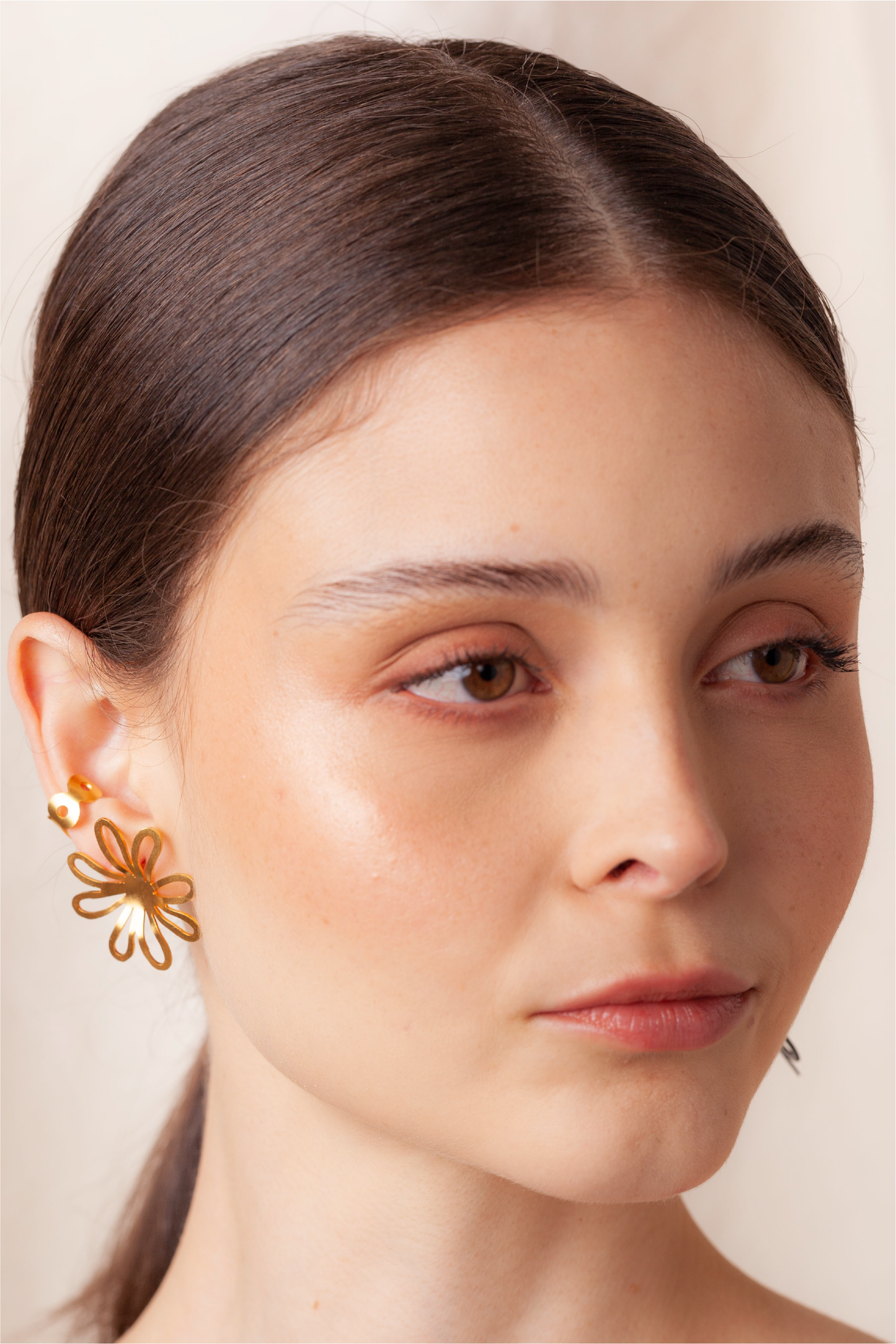 ARETES GAZANIA FLOR GOLD & BLACK